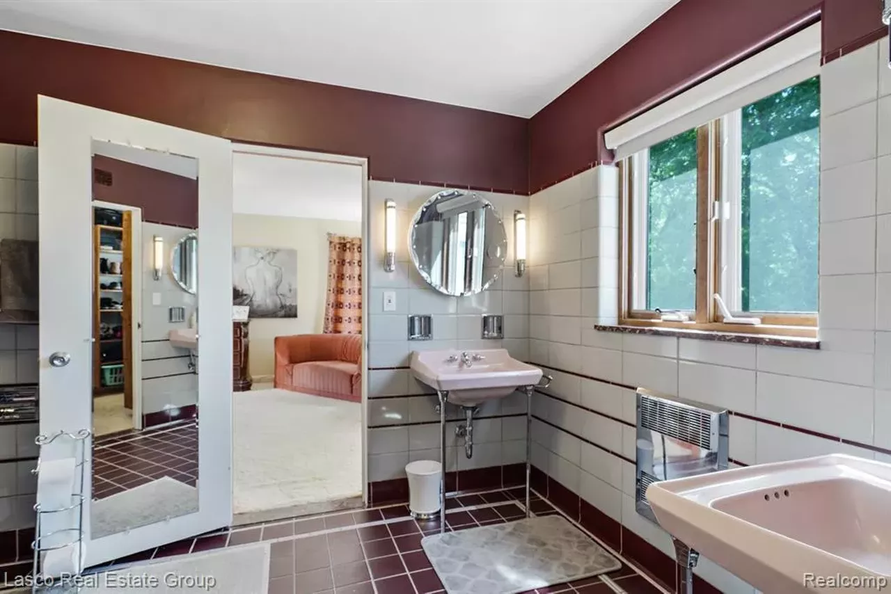 Image: This 'wedding cake' house in Grand Blanc is an art deco lover's dream &#151; and it has a ballroom you could probably roller skate in