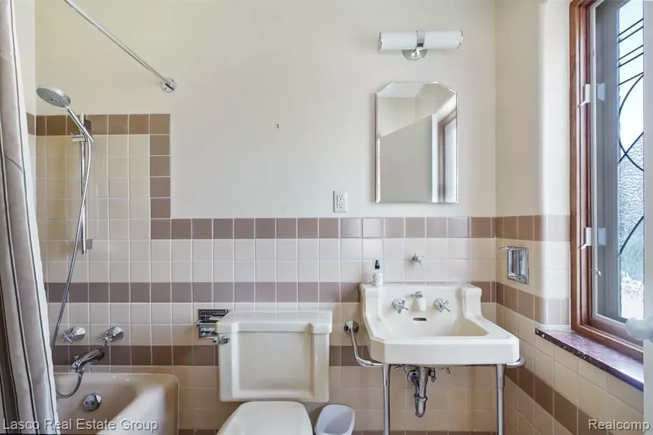 Image: This 'wedding cake' house in Grand Blanc is an art deco lover's dream &#151; and it has a ballroom you could probably roller skate in