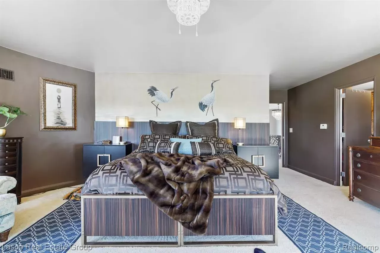 Image: This 'wedding cake' house in Grand Blanc is an art deco lover's dream &#151; and it has a ballroom you could probably roller skate in