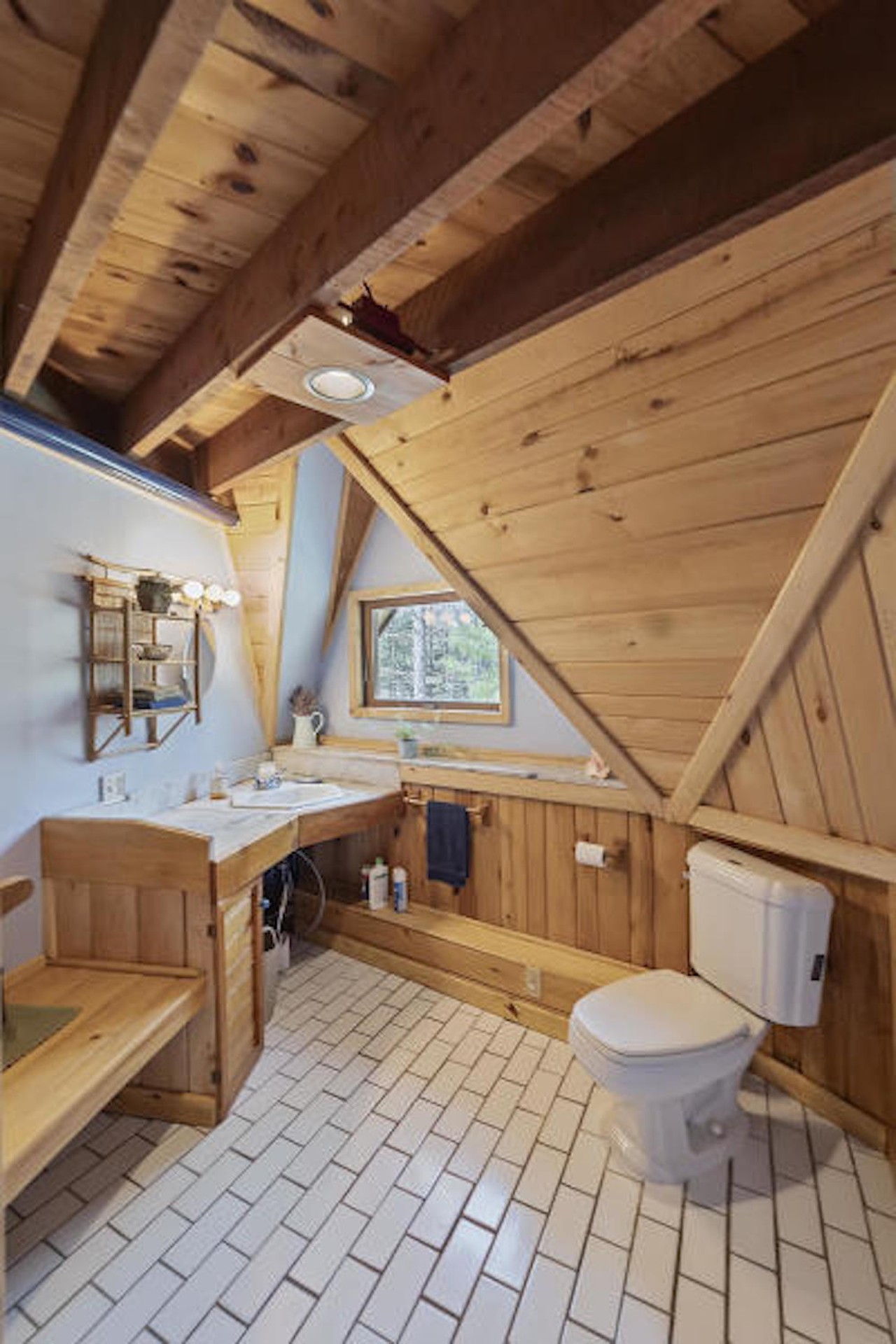 This whimsical $209k Upper Peninsula dome home is fit for Hagrid or Hobbits &#151;&nbsp;let's take a tour