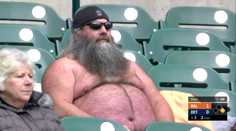 Mystery man chillin'. - Twitter, @SInow