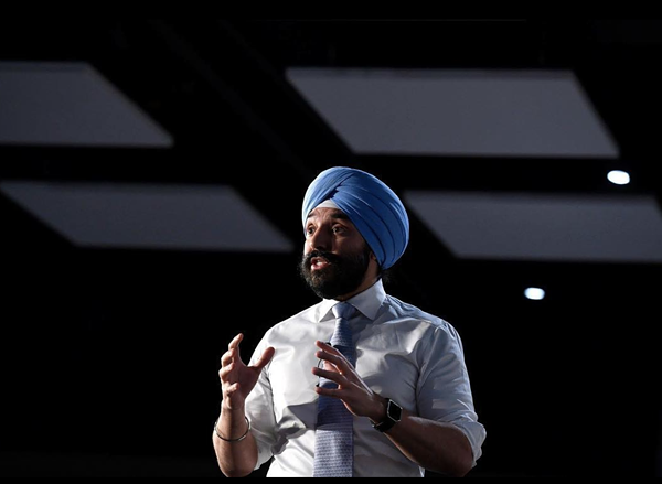 Canadian official gets apology after being asked to remove turban at Detroit airport