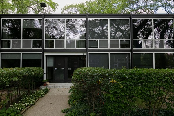 This Mies van der Rohe designed townhouse is on the market in Detroit for $325k (2)