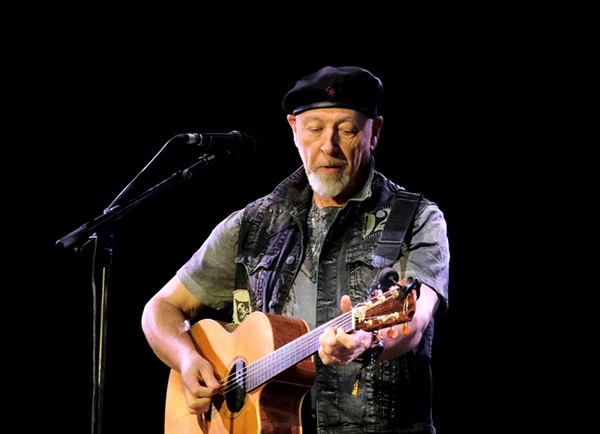 Richard Thompson brings career spanning performance to the Majestic Theatre