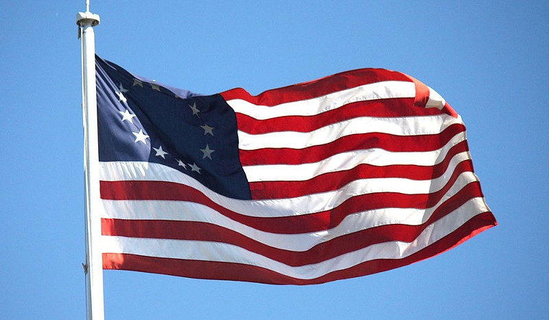A "Betsy Ross" flag. - Makaristos, Wikimedia Creative Commons