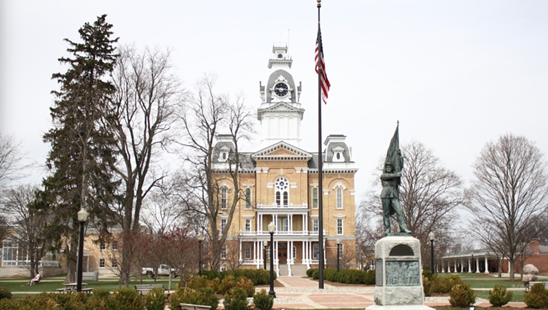 Hillsdale offers online history course it claims free of bias