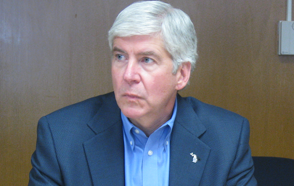 Gov. Snyder heckled in downtown Ann Arbor
