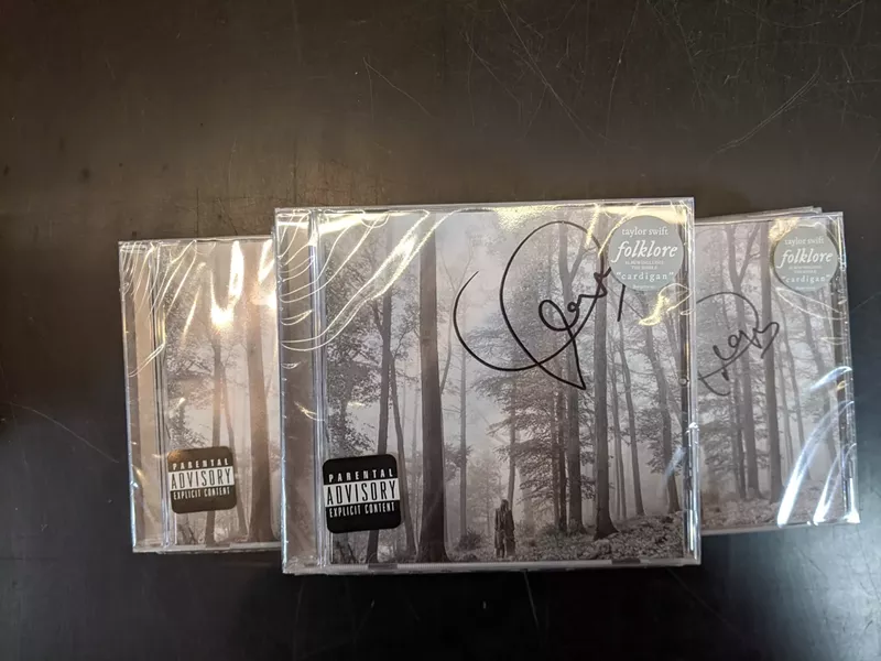 Taylor Swift Supports Indie Record Stores with Signed Copies of folklore