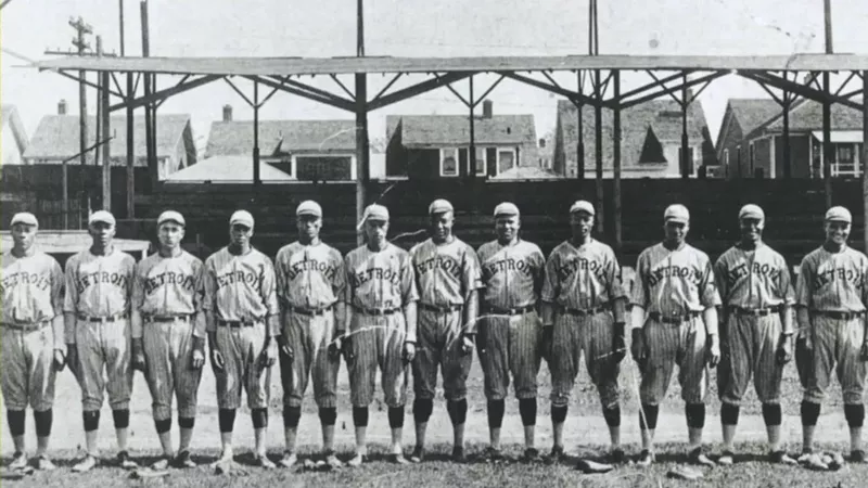 Negro Leagues legend and National Baseball Hall of Famer Norman “Turkey” Stearnes (fifth from left) and the 1923 Negro National League Detroit Stars. - Public domain