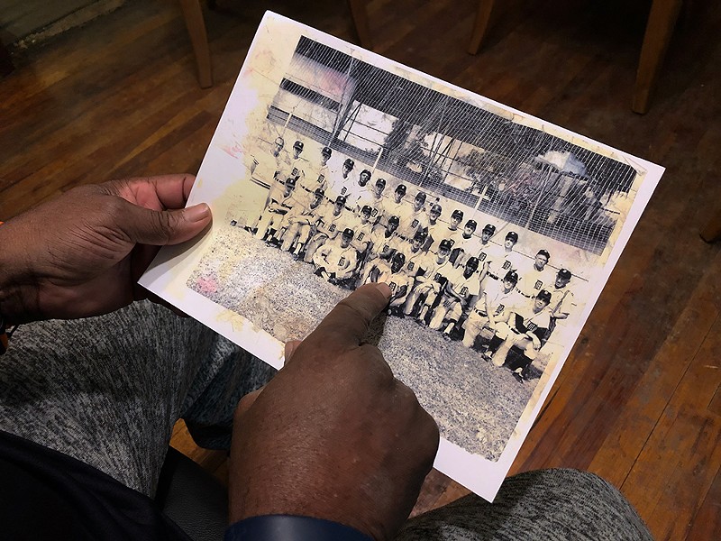 Blessit pointing at himself in a photograph of the 1972 Tigers. - Steve Neavling