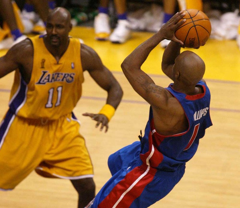 Jun 08, 2004: The Los Angeles Lakers defeated the Detroit Pistons 99 to 91 in overtime to tie the series 1-1. - Zuma Press, Inc./Alamy Stock Photo