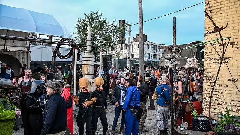 For Space Dive, the Tangent Gallery is transformed into a very convincing and bustling Mos Eisley Cantina. - Mike Pfeiffer