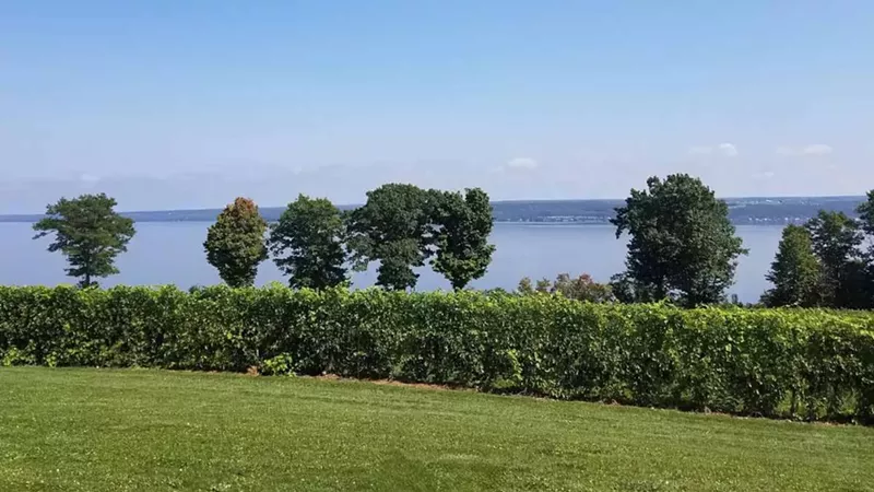 Scenic Lakes Around New York to Explore This Season