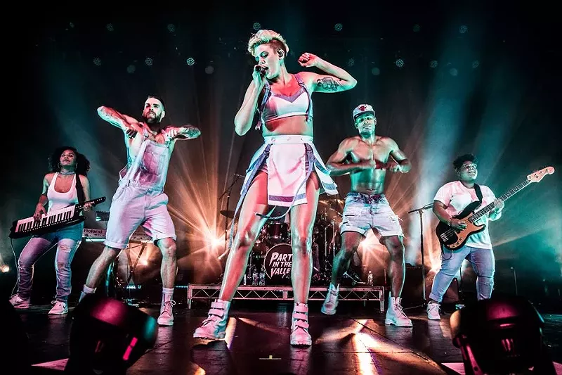 Betty Who. - Facebook.