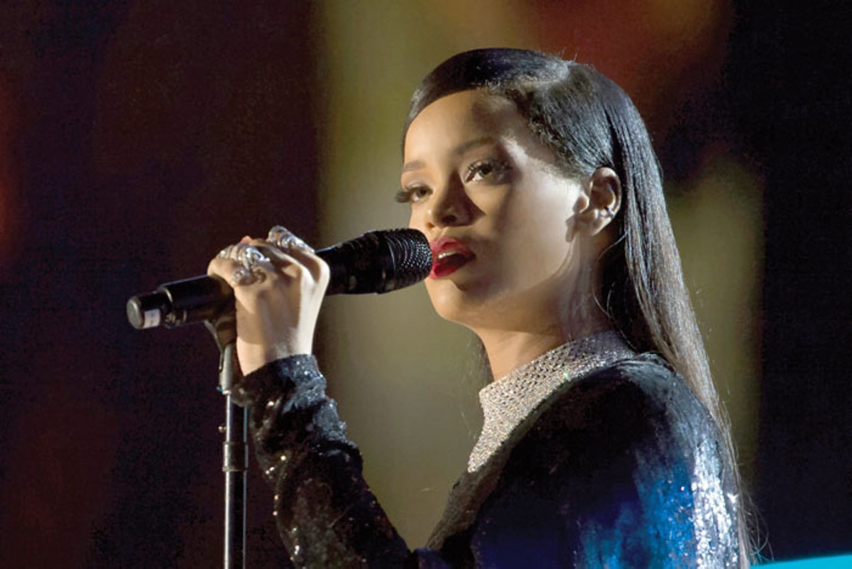 Eminem, Rihanna fans line up early outside Comerica Park