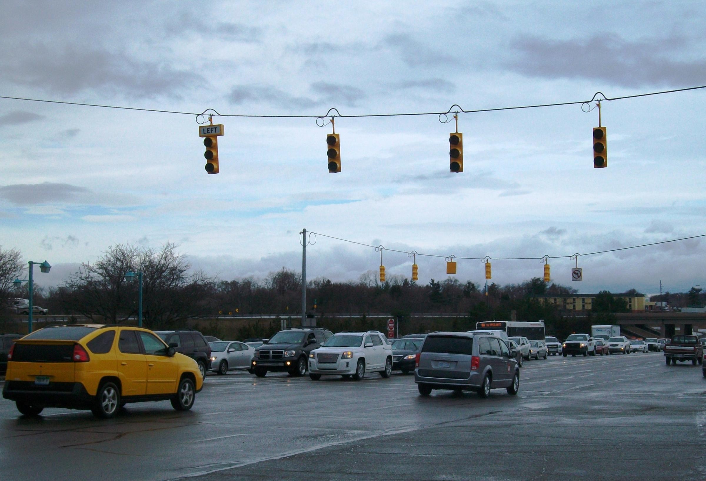 What to do if a traffic light is out during a power outage in Michigan