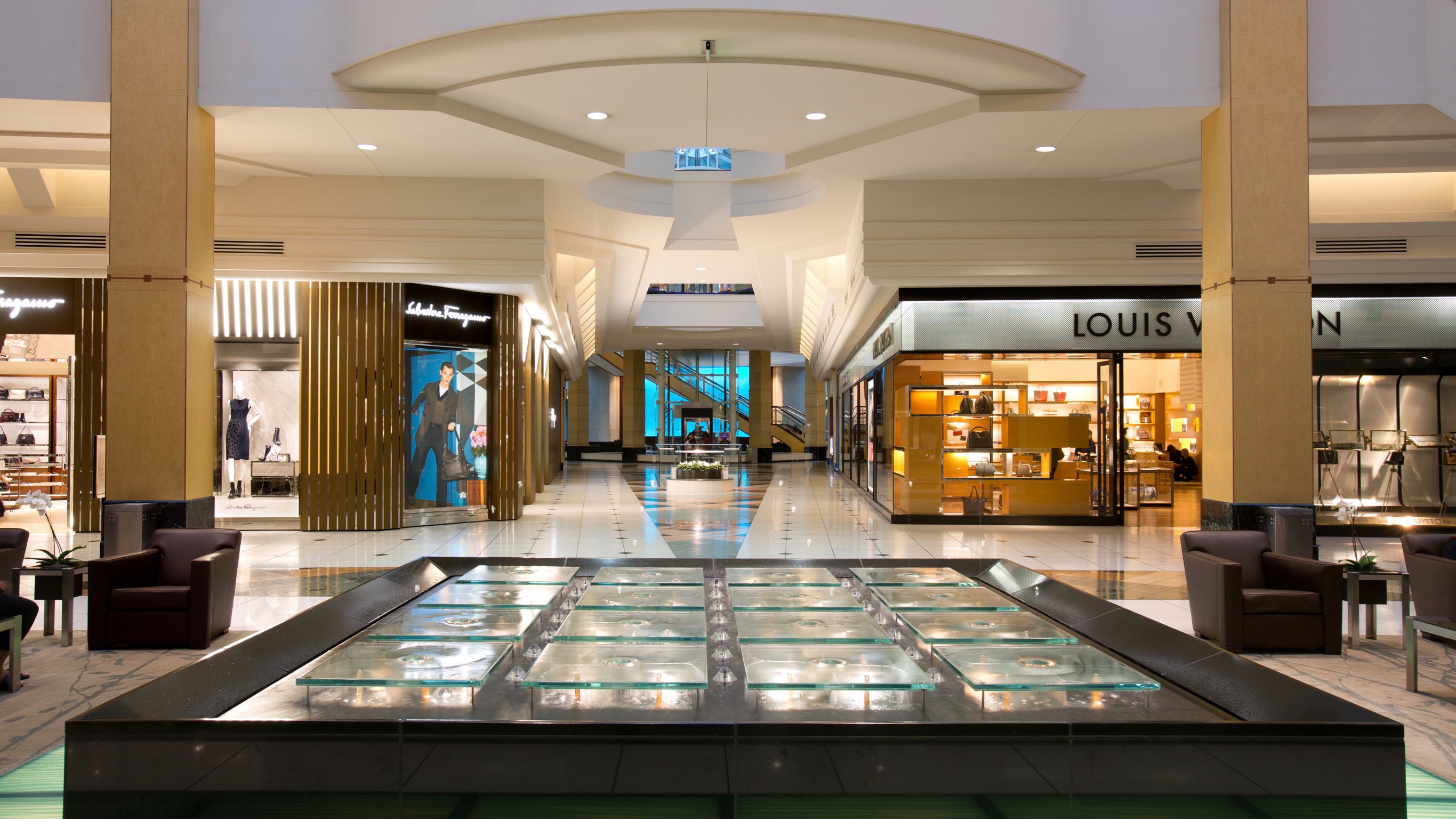 Louis Vuitton - Boutique in Roseville