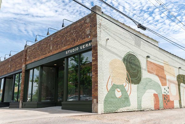 This Detroit beauty salon aims to give stylists a bigger cut