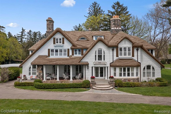 This Michigan mansion gives dreamy fairytale vibes