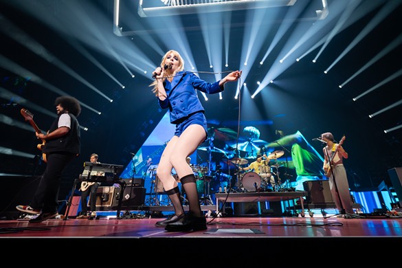 Paramore lights up Detroit’s Little Caesars Arena