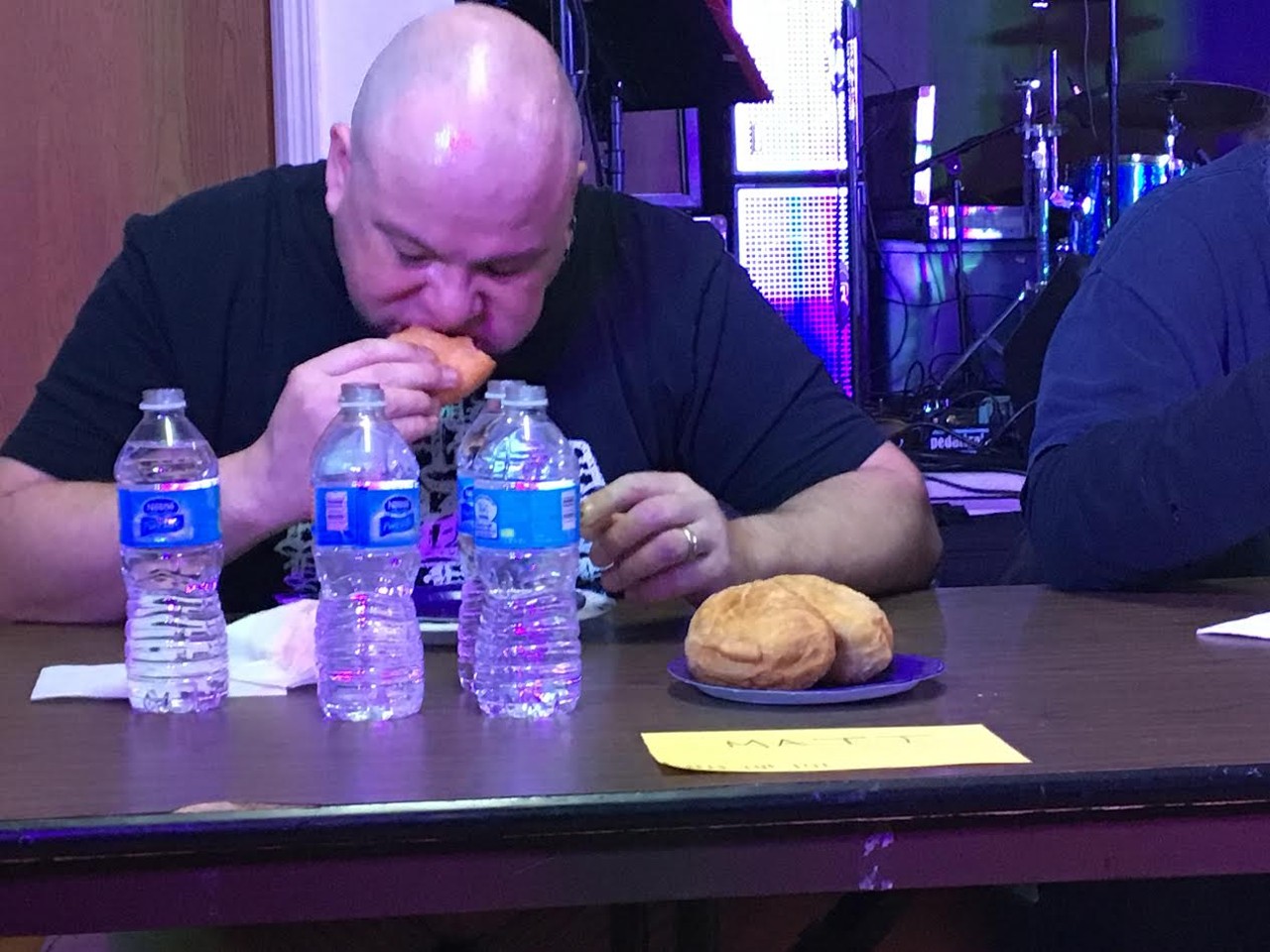 15 gluttonous photos from the paczki eating contest in Hamtramck