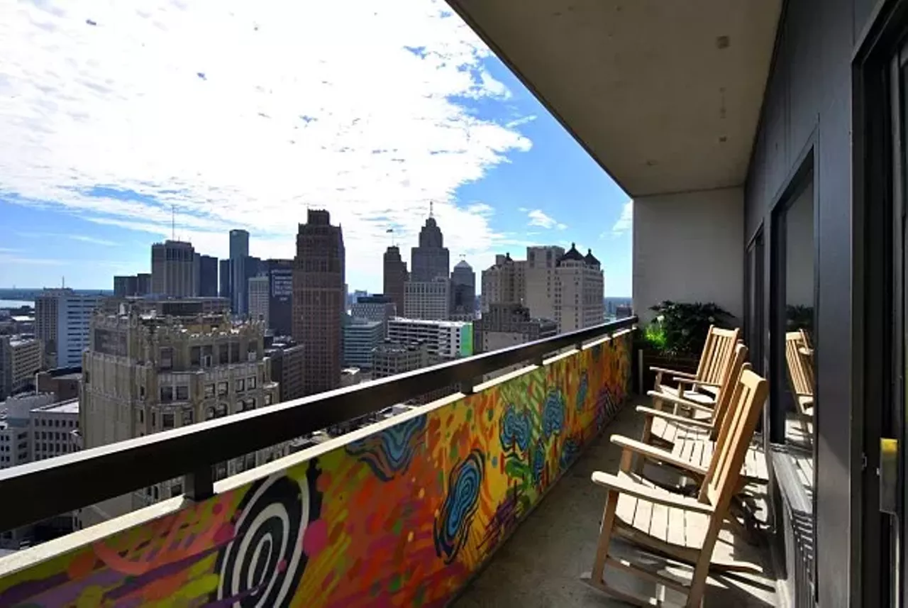 Detroit City Apartments:
This place is GORGEOUS! These apartments provide exactly what you'd think urban living would be. With easy assess to all major downtown hot spots,&nbsp;cocktails, tanning on Saturday, and&nbsp;yoga on Sunday. What more could you want?
1431 Washington Blvd, Detroit, MI 48226