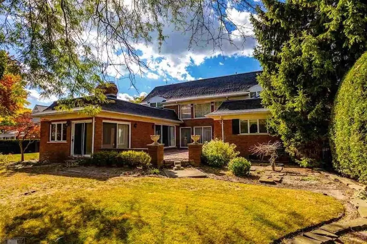 This custom $849k house in Grosse Pointe is a time capsule of 1976 &#151;&nbsp;let's take a tour