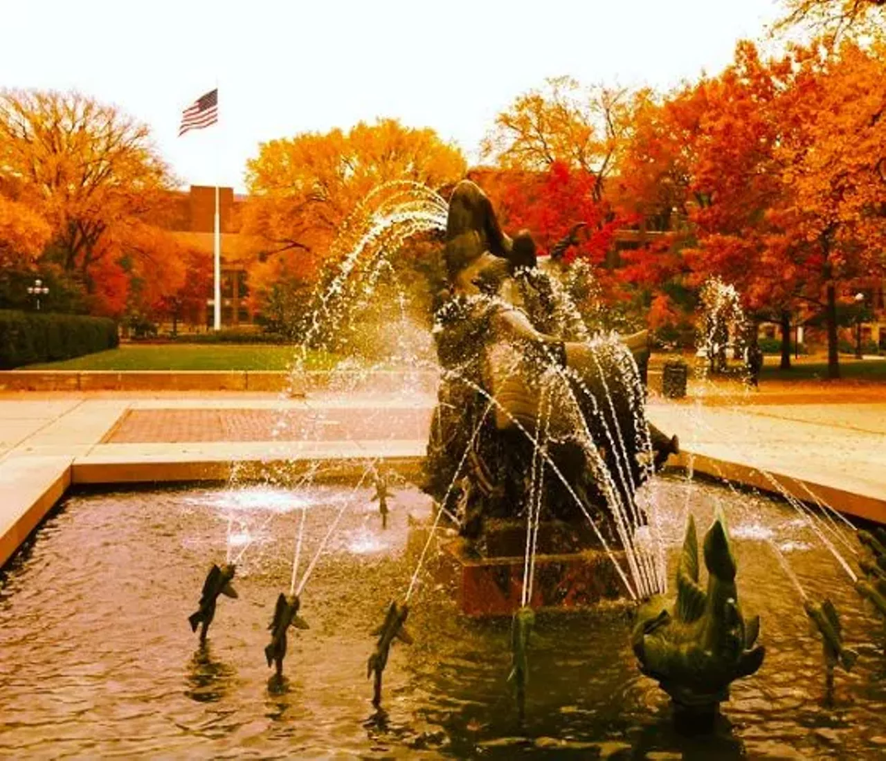 20 spots to see the fall colors in Michigan Detroit