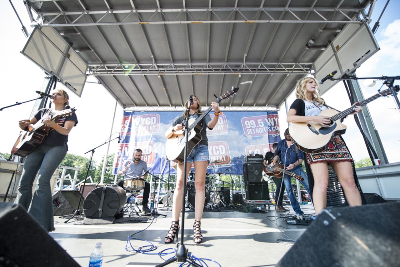 Photos 99.5 WYCD's Hoedown w/Brad Paisley & Chris Young DTE