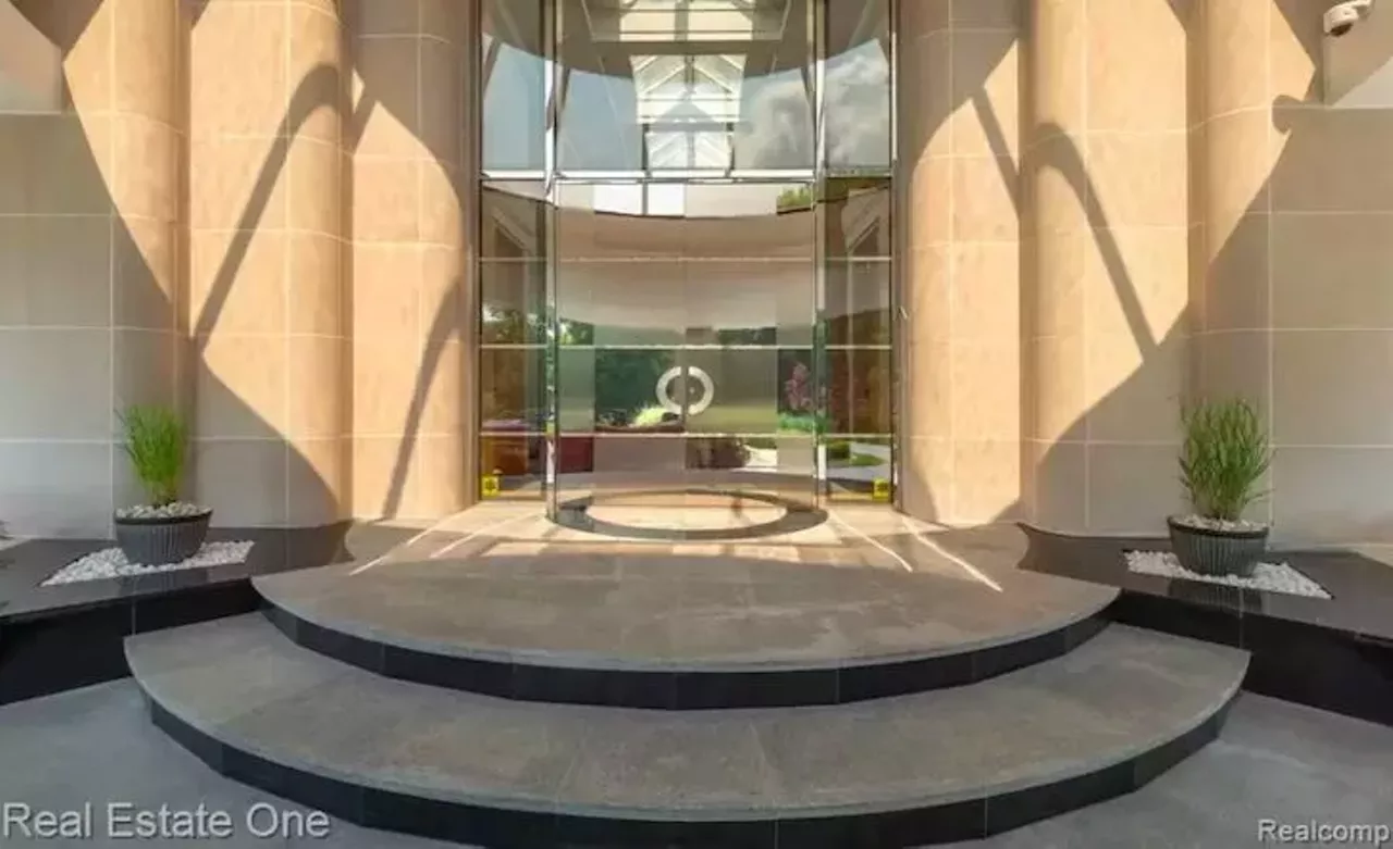 This 2.2 million glass house in Franklin is for sale let's take a