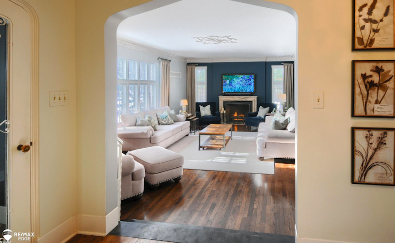 This Flint masnion is on sale for $495K — let's take a tour