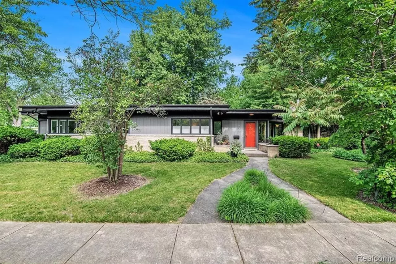 This Flint midcentury modern home got the makeover of the decade