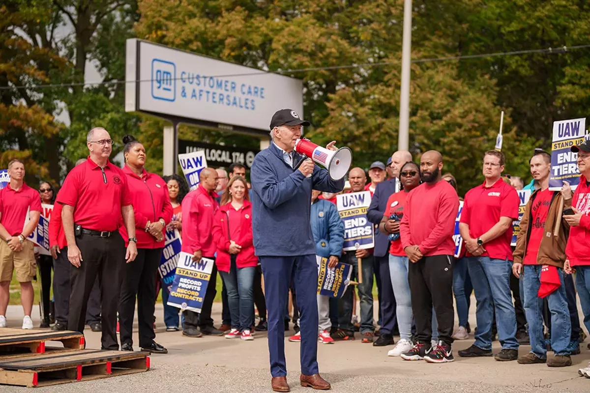 Image: President Joe Biden addresses UAW members walking a picket line at the GM Willow Run Distribution Center, Tuesday, September 26, 2023, in Belleville, Michigan.