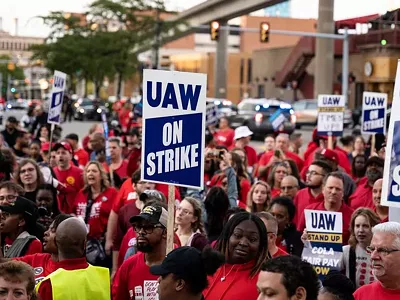 Image: UAW files federal charges against Trump and Musk for worker intimidation