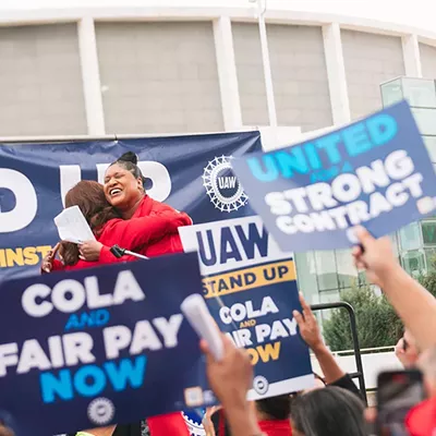 Image: UAW workers rally in support of historic strike in Detroit