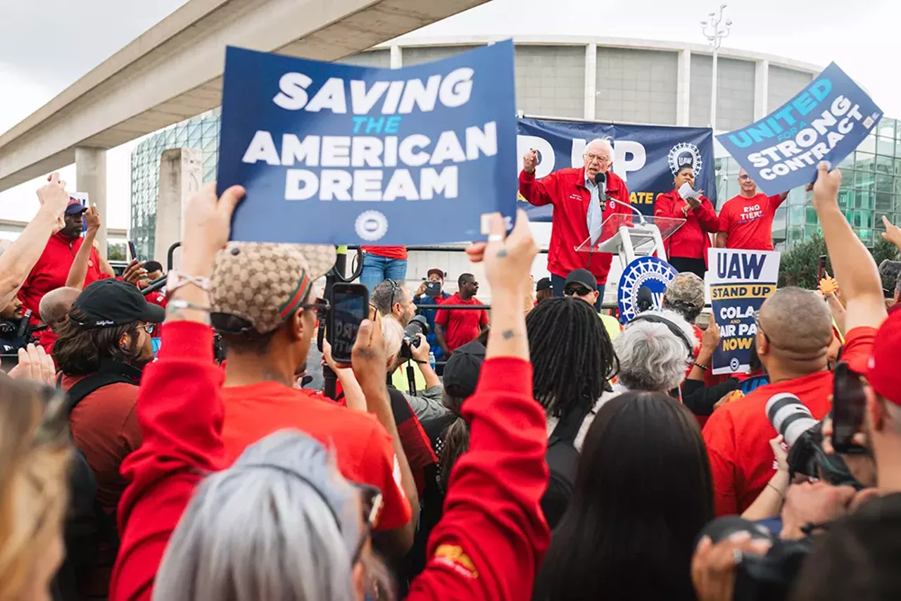 Image: UAW workers rally in support of historic strike in Detroit