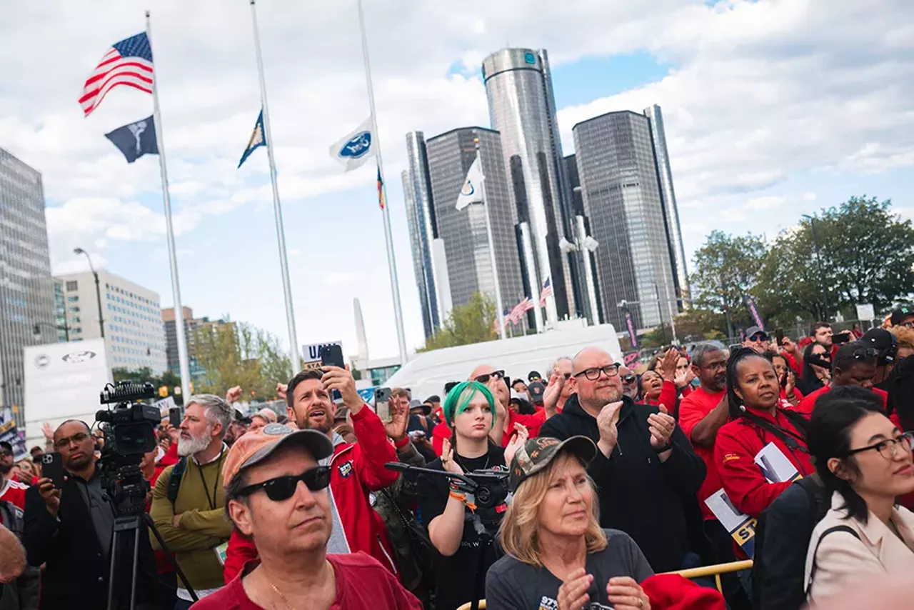 Image: UAW workers rally in support of historic strike in Detroit