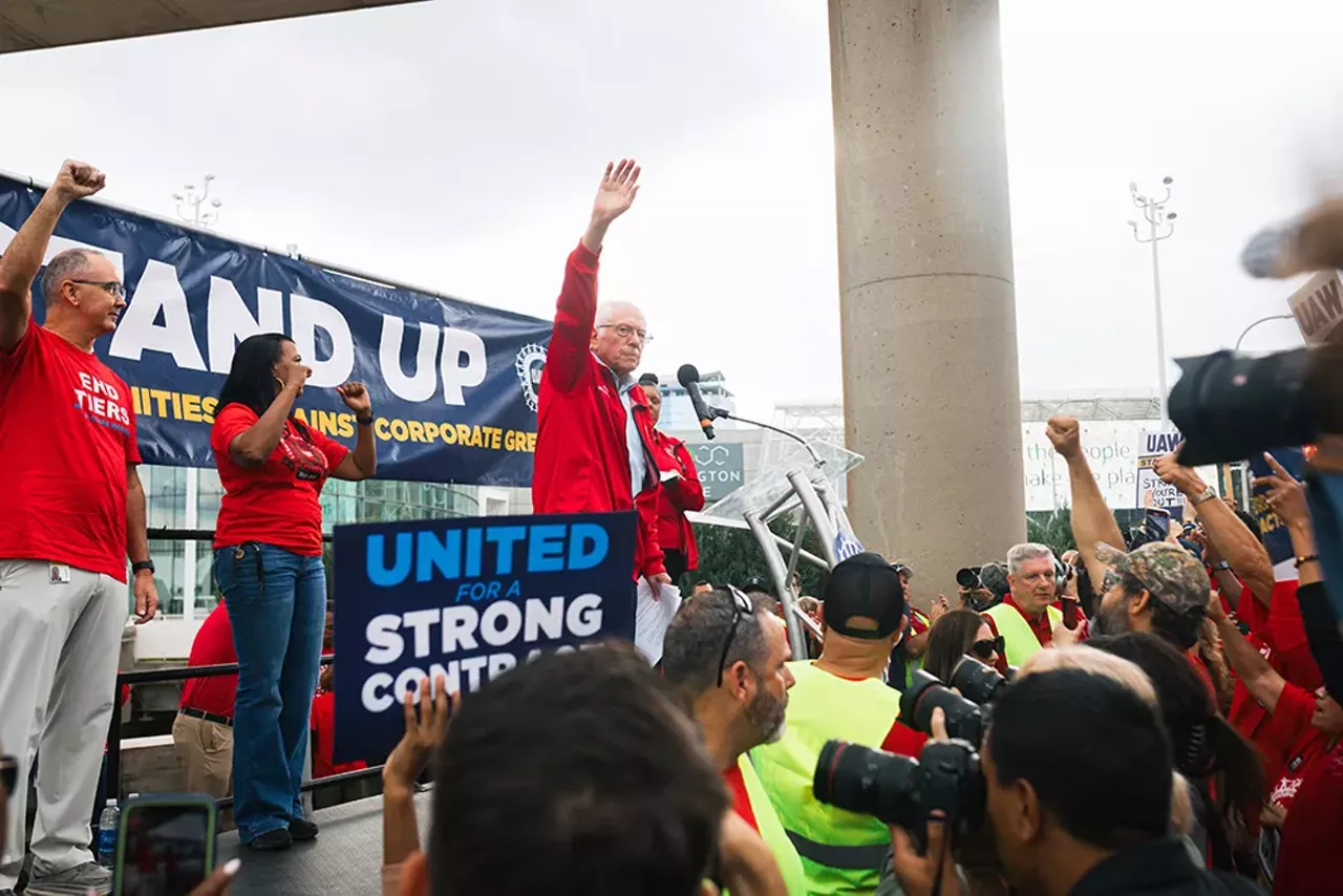 Image: UAW workers rally in support of historic strike in Detroit