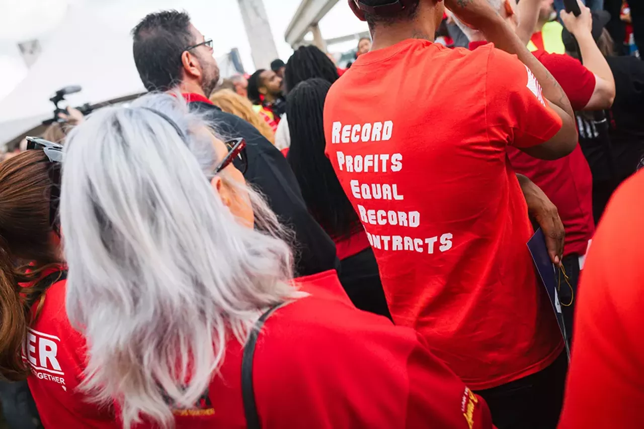 Image: UAW workers rally in support of historic strike in Detroit