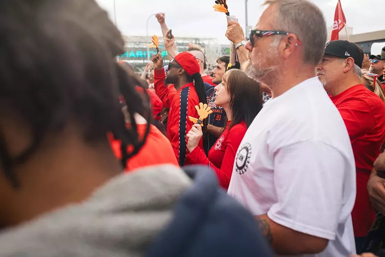 Image: UAW workers rally in support of historic strike in Detroit