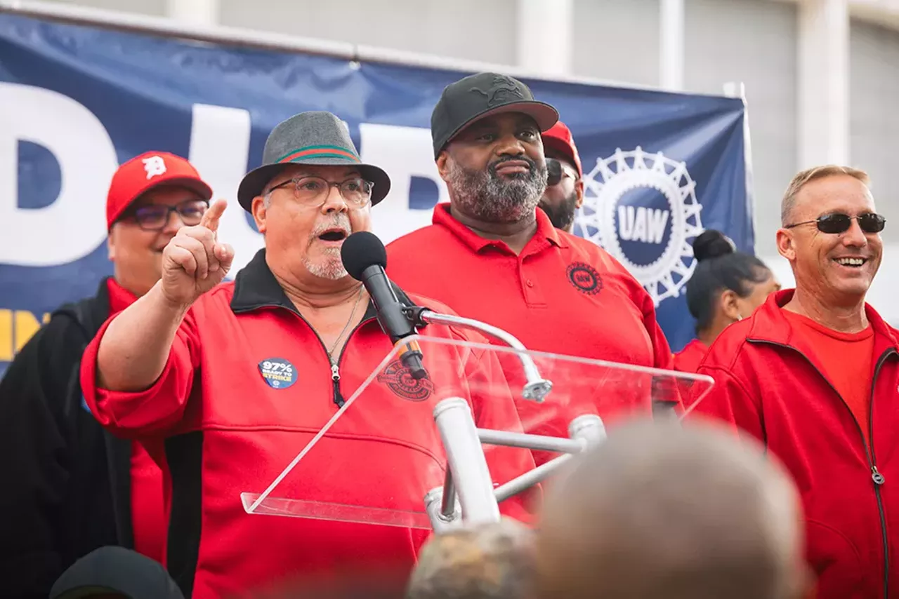 Image: UAW workers rally in support of historic strike in Detroit