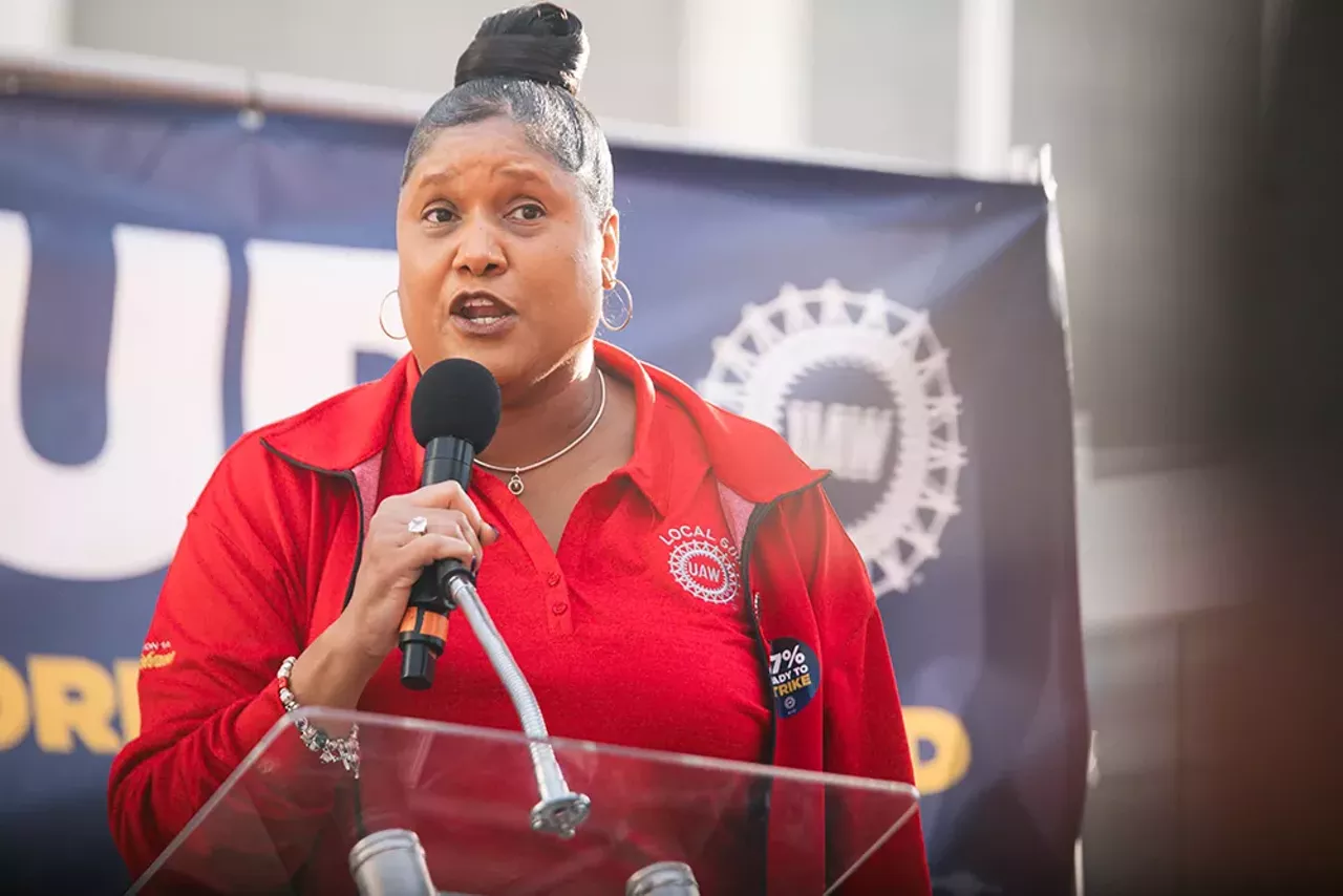 Image: UAW workers rally in support of historic strike in Detroit