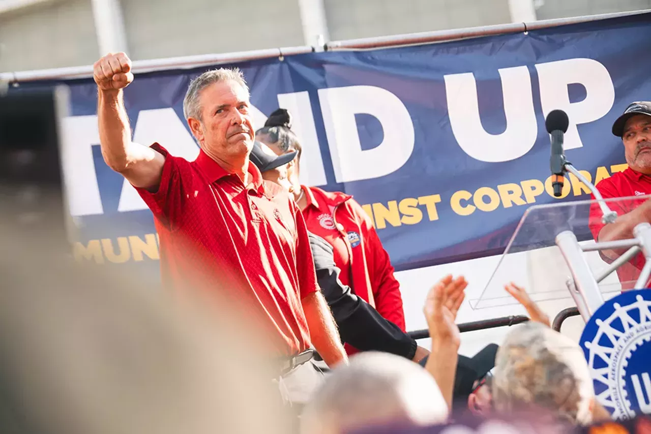 Image: UAW workers rally in support of historic strike in Detroit