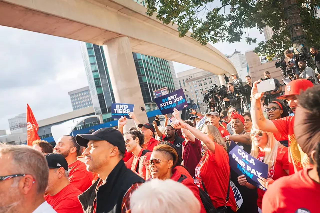 Image: UAW workers rally in support of historic strike in Detroit