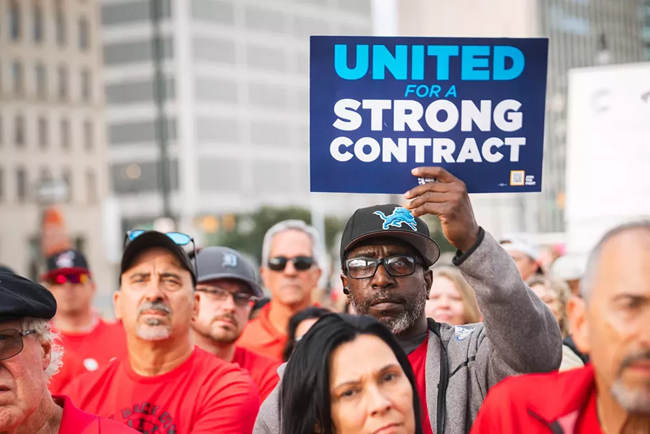 Image: UAW workers rally in support of historic strike in Detroit