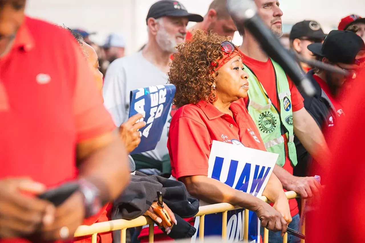 Image: UAW workers rally in support of historic strike in Detroit