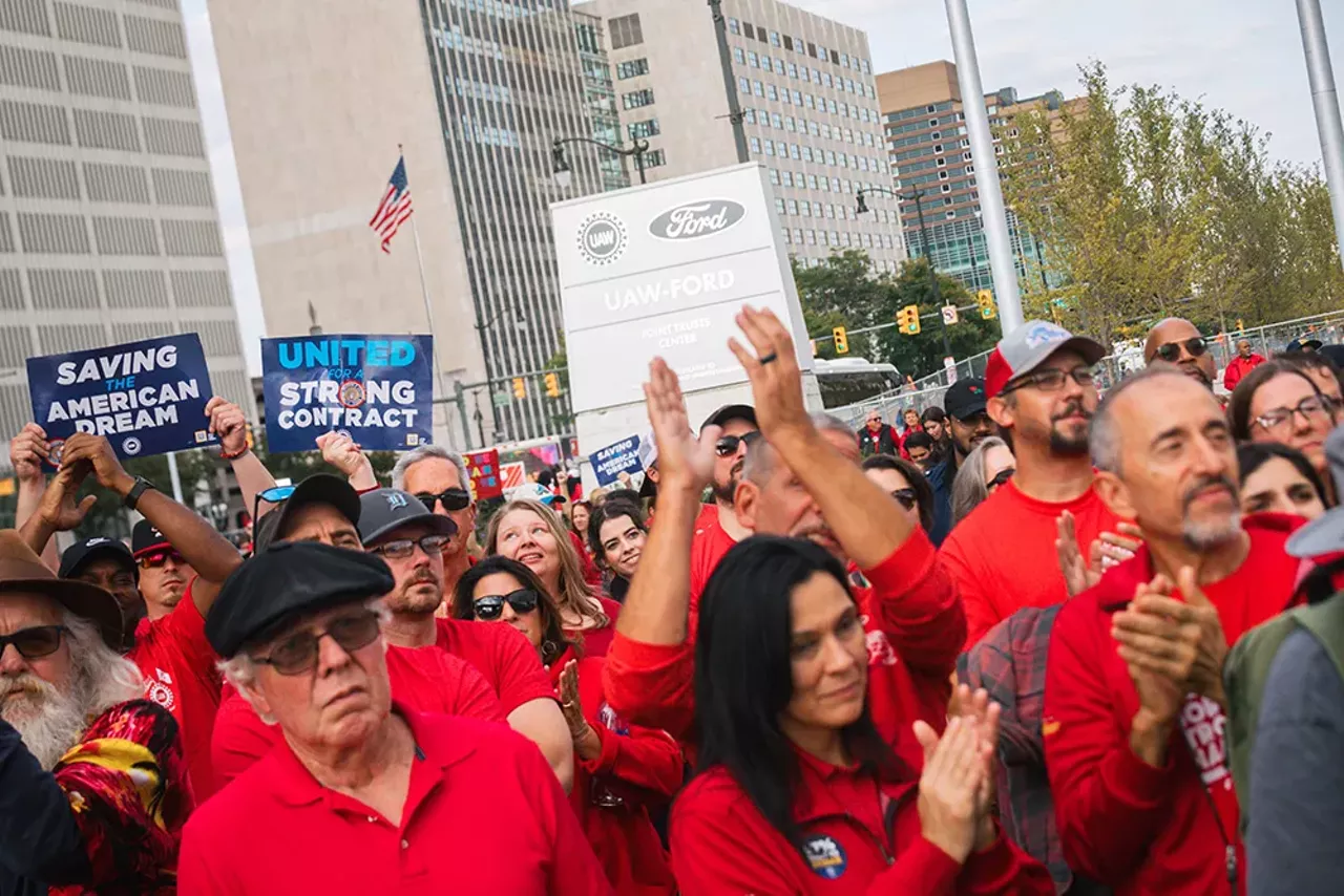 Image: UAW workers rally in support of historic strike in Detroit