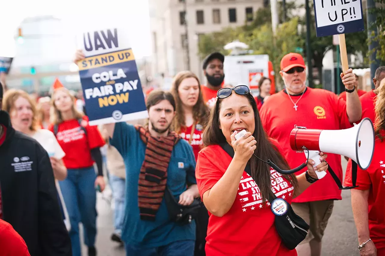 Image: UAW workers rally in support of historic strike in Detroit