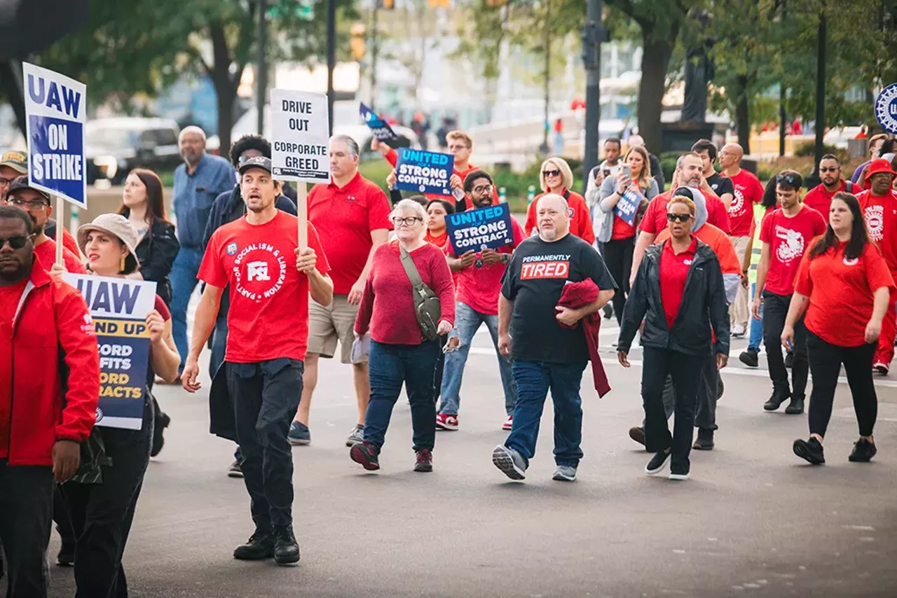 Image: UAW workers rally in support of historic strike in Detroit