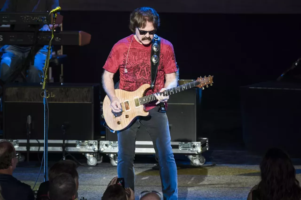 Image: We never stopped believing: Journey and the Doobie Brothers at DTE
